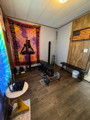 1693 Ottawa Rd, Salina, KS 67401