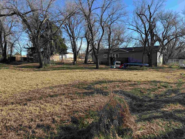 1693 Ottawa Rd, Salina, KS 67401