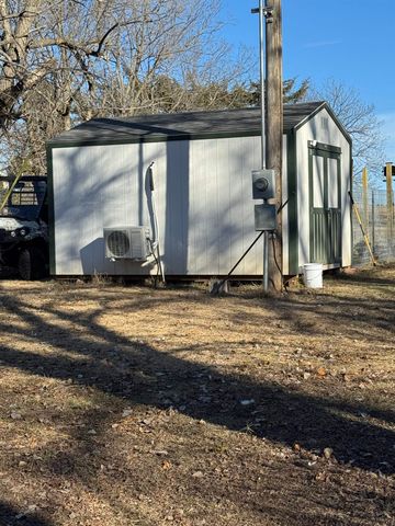 1693 Ottawa Rd, Salina, KS 67401