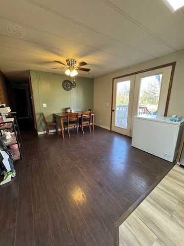 1693 Ottawa Rd, Salina, KS 67401