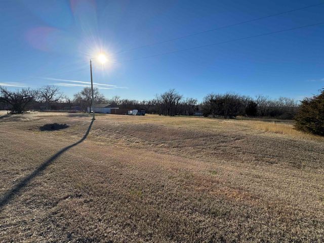 1693 Ottawa Rd, Salina, KS 67401