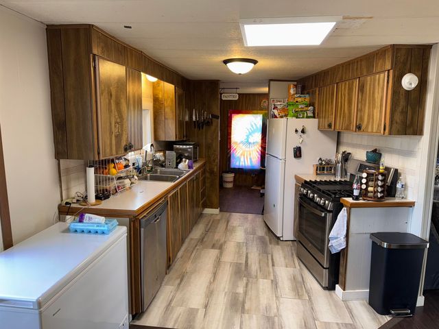 1693 Ottawa Rd, Salina, KS 67401