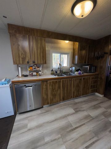 1693 Ottawa Rd, Salina, KS 67401