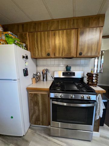 1693 Ottawa Rd, Salina, KS 67401