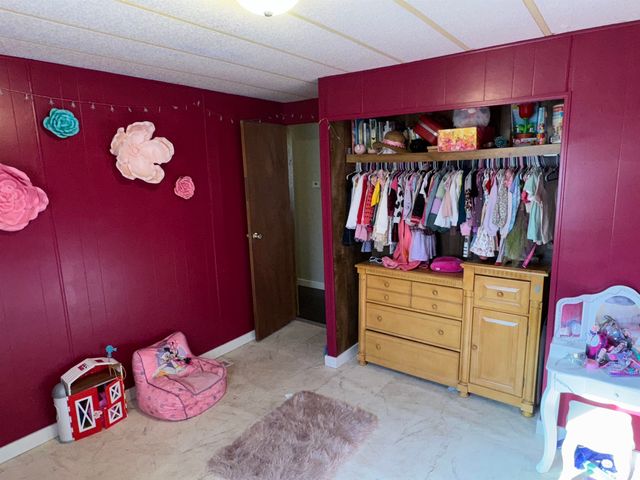 1693 Ottawa Rd, Salina, KS 67401