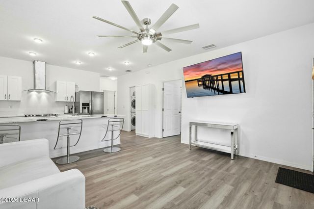 557 Live Oak Avenue, Daytona Beach, FL 32114