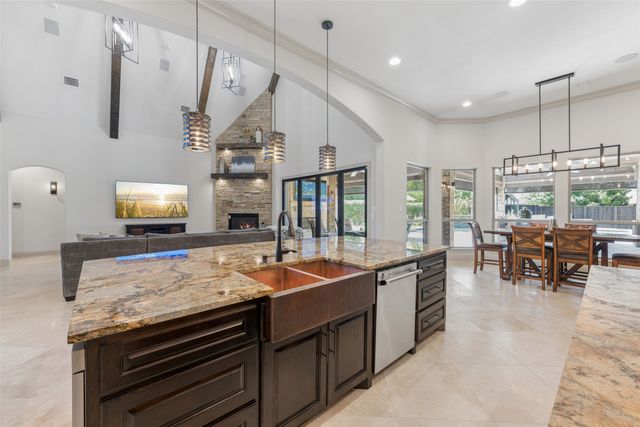 809 Lyndsey Way, Colleyville, TX 76034