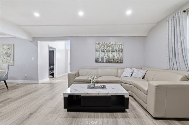 10418 Samoa Avenue, Tujunga, CA 91042