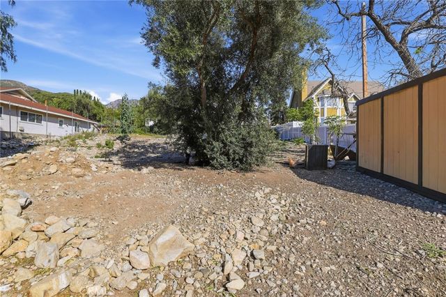 10418 Samoa Avenue, Tujunga, CA 91042
