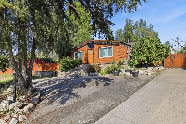 10418 Samoa Avenue, Tujunga, CA 91042