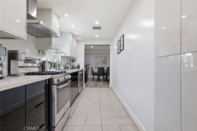 10418 Samoa Avenue, Tujunga, CA 91042