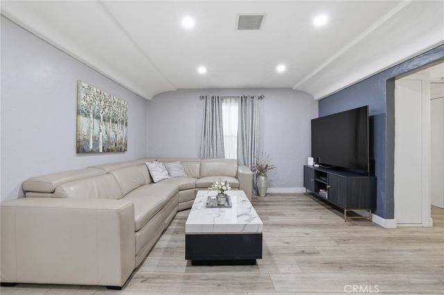 10418 Samoa Avenue, Tujunga, CA 91042