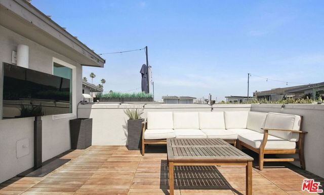 1156 N Orange Drive, Hollywood, CA 90038