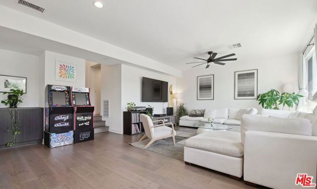 1156 N Orange Drive, Hollywood, CA 90038