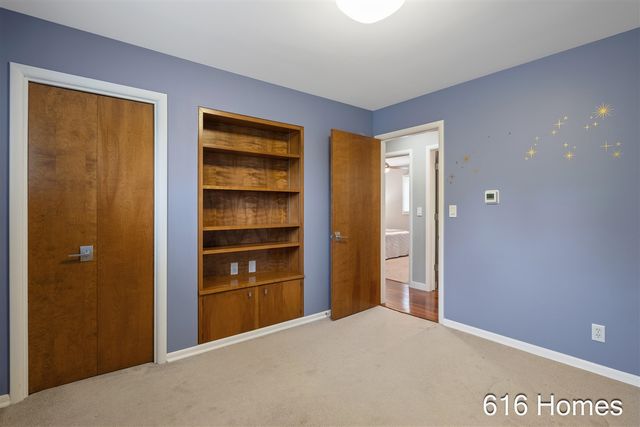 124 Loch Lomond Avenue, Grand Rapids, MI 49546
