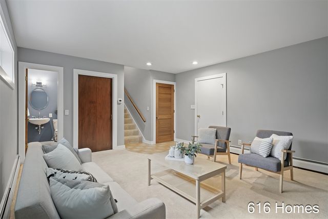 124 Loch Lomond Avenue, Grand Rapids, MI 49546