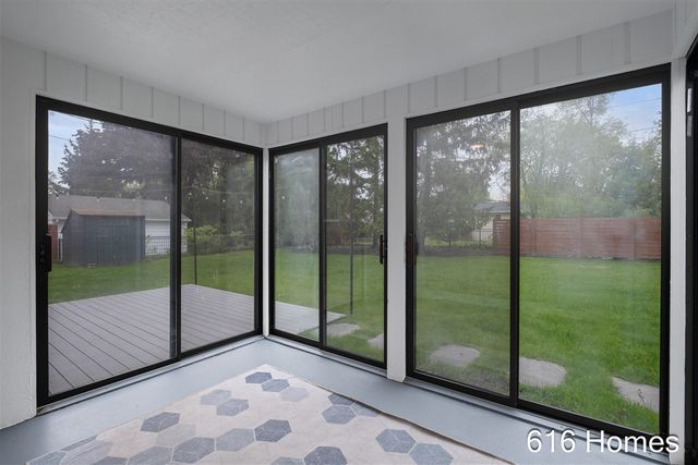 124 Loch Lomond Avenue, Grand Rapids, MI 49546