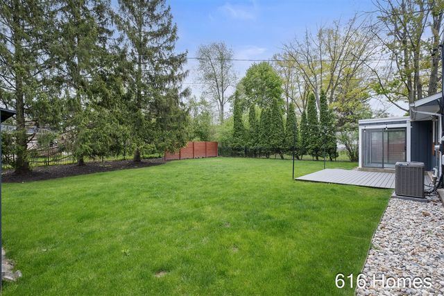 124 Loch Lomond Avenue, Grand Rapids, MI 49546