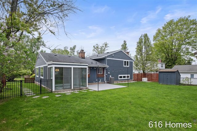 124 Loch Lomond Avenue, Grand Rapids, MI 49546