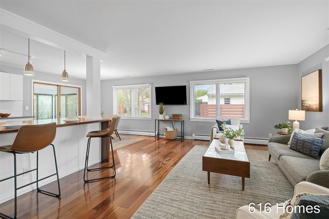 124 Loch Lomond Avenue, Grand Rapids, MI 49546