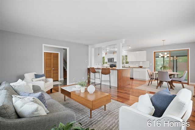 124 Loch Lomond Avenue, Grand Rapids, MI 49546