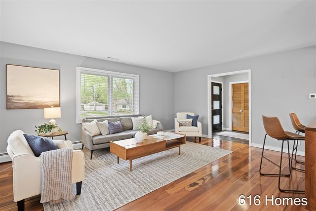 124 Loch Lomond Avenue, Grand Rapids, MI 49546