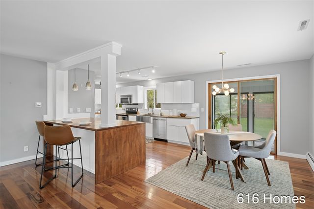 124 Loch Lomond Avenue, Grand Rapids, MI 49546