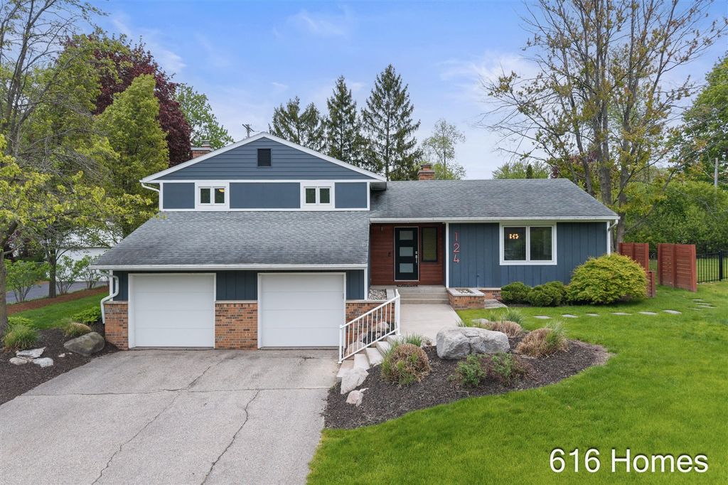 124 Loch Lomond Avenue, Grand Rapids, MI 49546