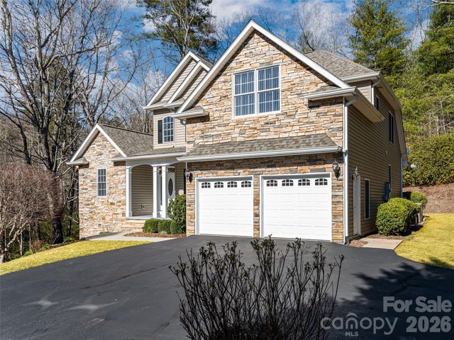 180 Kanuga Forest Drive, Hendersonville, NC 28739