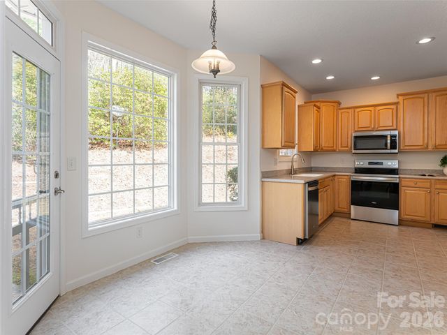 180 Kanuga Forest Drive, Hendersonville, NC 28739