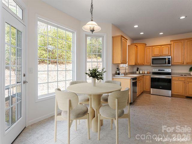 180 Kanuga Forest Drive, Hendersonville, NC 28739