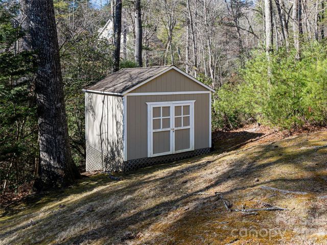 180 Kanuga Forest Drive, Hendersonville, NC 28739