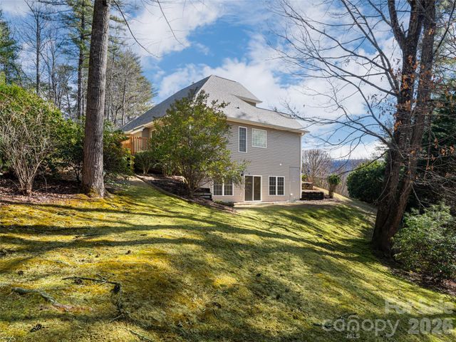 180 Kanuga Forest Drive, Hendersonville, NC 28739