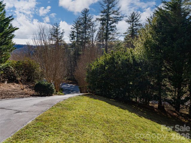 180 Kanuga Forest Drive, Hendersonville, NC 28739