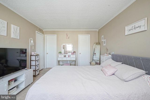 2402-B SEDGEFIELD DR, Mount Laurel, NJ 08054