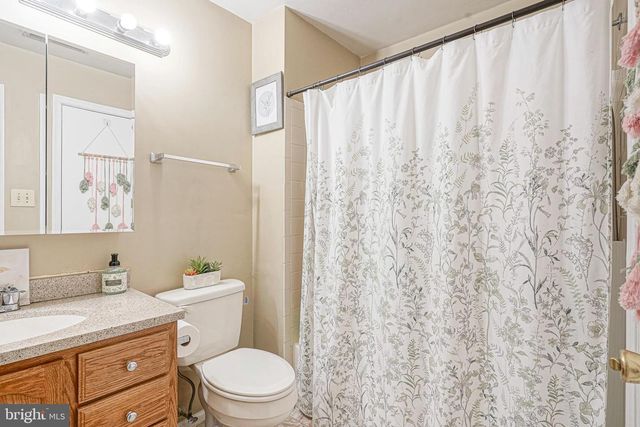 2402-B SEDGEFIELD DR, Mount Laurel, NJ 08054