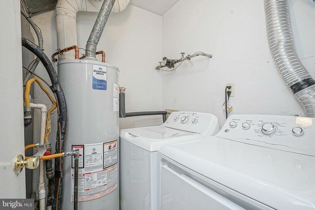 2402-B SEDGEFIELD DR, Mount Laurel, NJ 08054