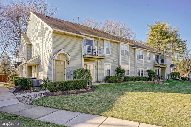 2402-B SEDGEFIELD DR, Mount Laurel, NJ 08054