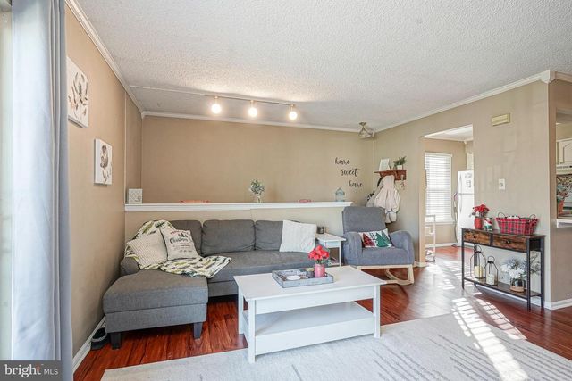 2402-B SEDGEFIELD DR, Mount Laurel, NJ 08054