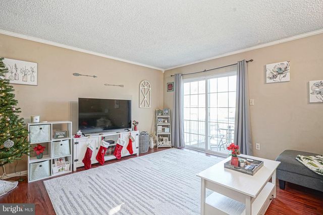 2402-B SEDGEFIELD DR, Mount Laurel, NJ 08054