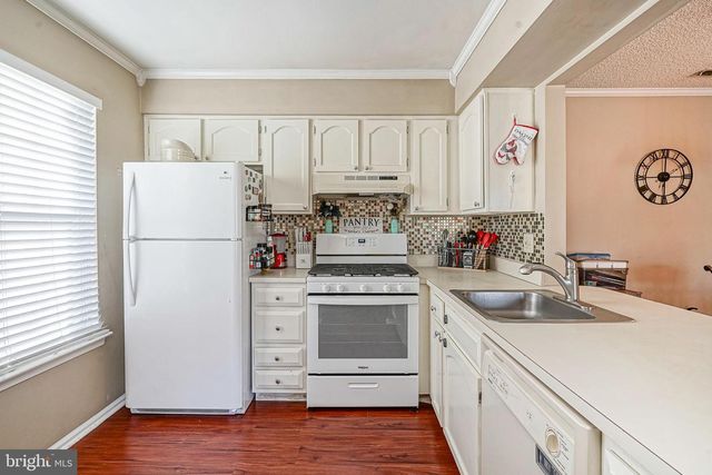 2402-B SEDGEFIELD DR, Mount Laurel, NJ 08054