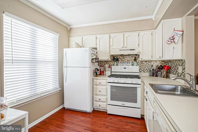 2402-B SEDGEFIELD DR, Mount Laurel, NJ 08054