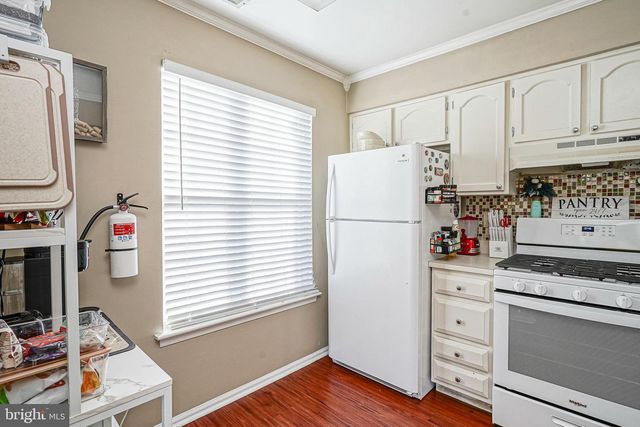 2402-B SEDGEFIELD DR, Mount Laurel, NJ 08054