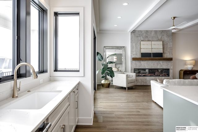 21113 Laurel Avenue, Elkhorn, NE 68022