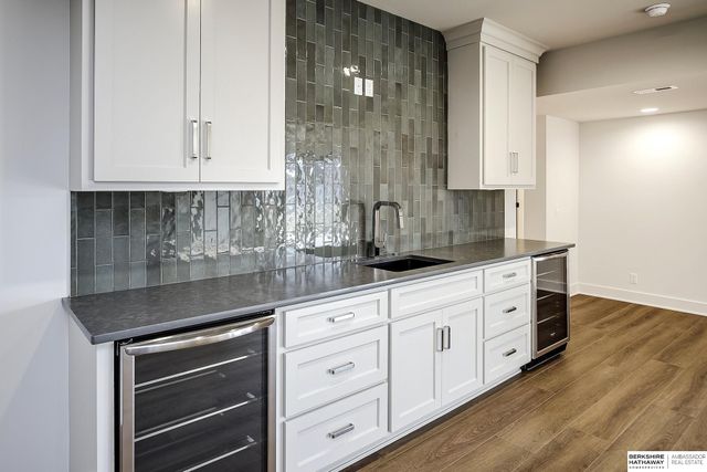 21113 Laurel Avenue, Elkhorn, NE 68022