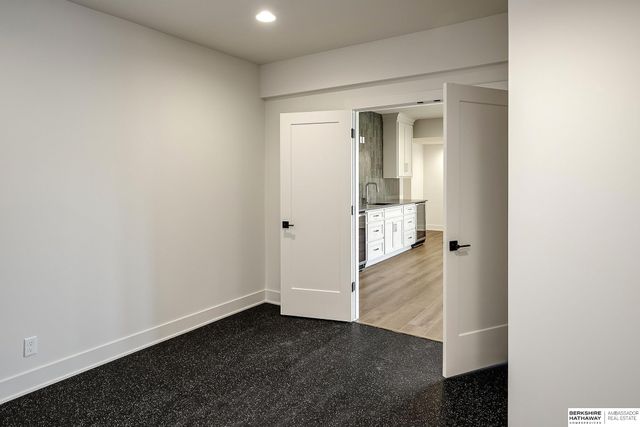 21113 Laurel Avenue, Elkhorn, NE 68022