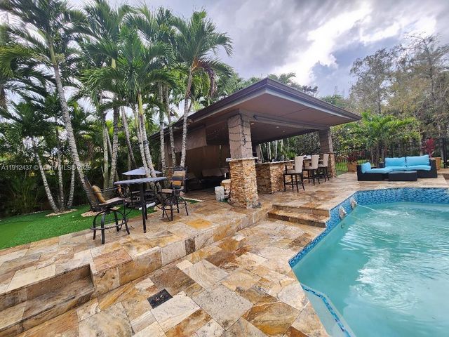 6879 NW 65th Terrace, Parkland, FL 33067