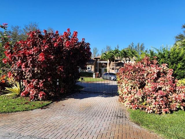 6879 NW 65th Terrace, Parkland, FL 33067