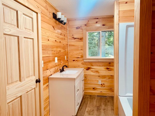 711 Division Street, Eastlake, MI 49626