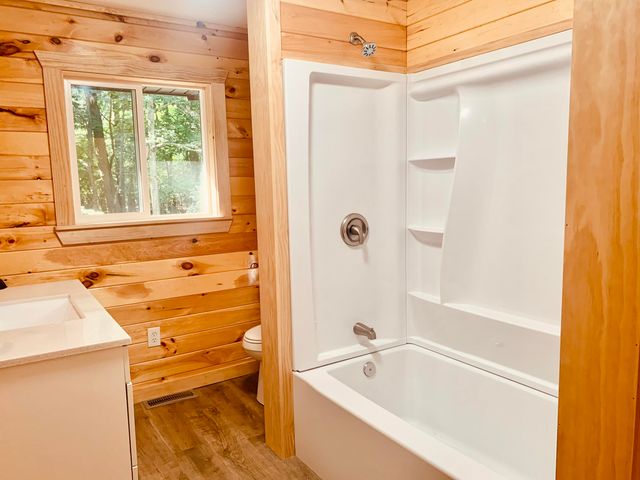 711 Division Street, Eastlake, MI 49626